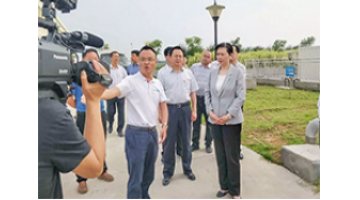 湖北省委常委、宣传部长王艳玲率队到腾博官网承建的沙洋县毛李镇污水处置惩罚厂考察调研