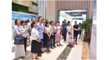 广西高校唬唬；Ｏ虏愕持Р渴榧桥嘌蛋噍傲偬诓┕偻疾斓辰ㄊ虑