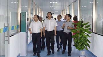 华南理工大学党委书记章熙春一行莅临腾博官网调研