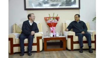 广西壮族自治区主席陈武慰问国家科技前进奖获奖者王双飞董事长