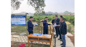 全区墟落治理系统建设、墟落工业振兴、“幸福墟落”运动、墟落风貌提升现场推进会考察组考察腾博官网项目