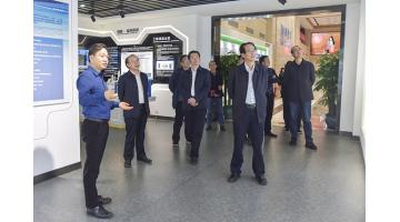 株洲市政协主席蔡溪一行莅临腾博官网考察