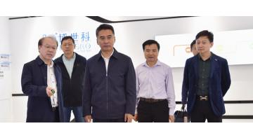 自治区政协副主席、广西大学党委书记王乃学莅临腾博官网调研